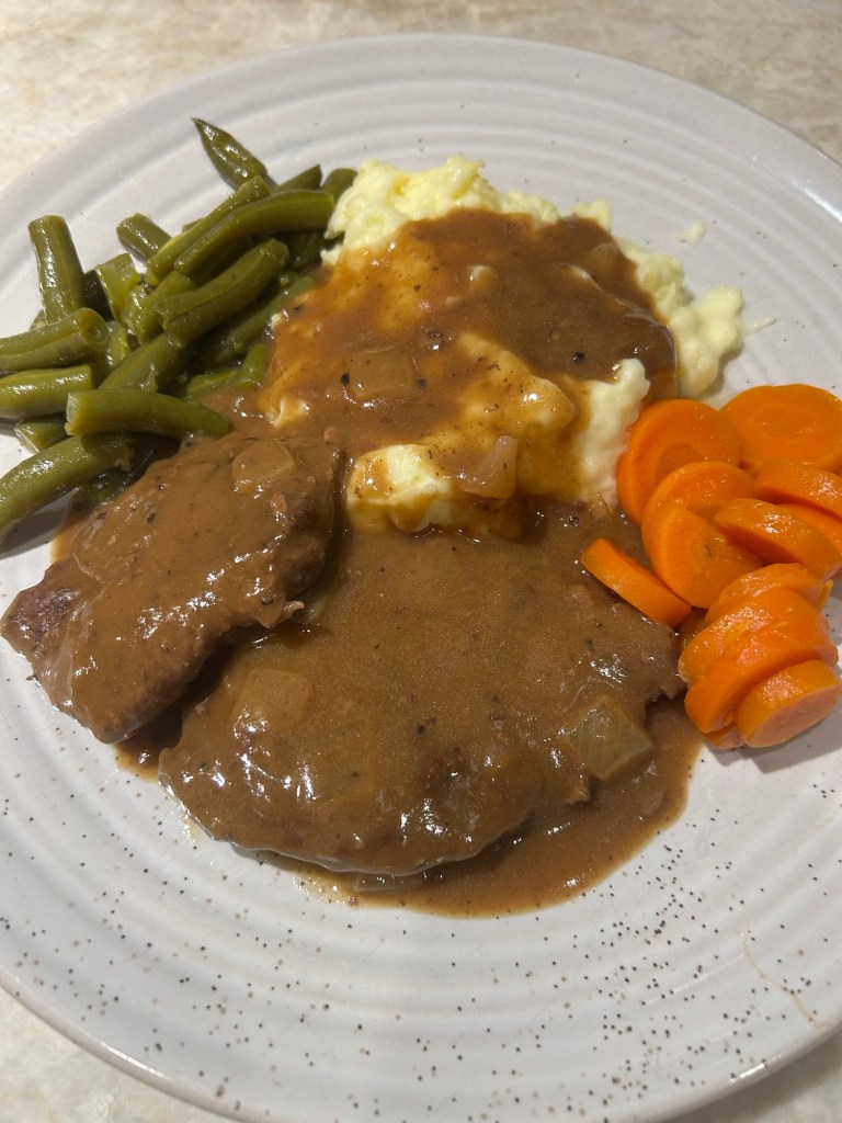 cubed steak with homemade gravy and mashed potatoes